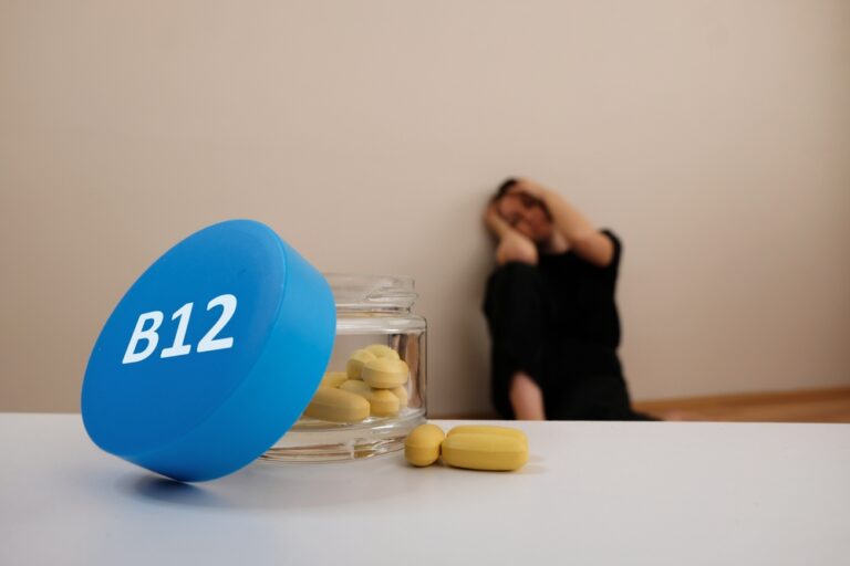 Vitamin B12 deficiency in Older Adults 10 Signs and Symptoms You
